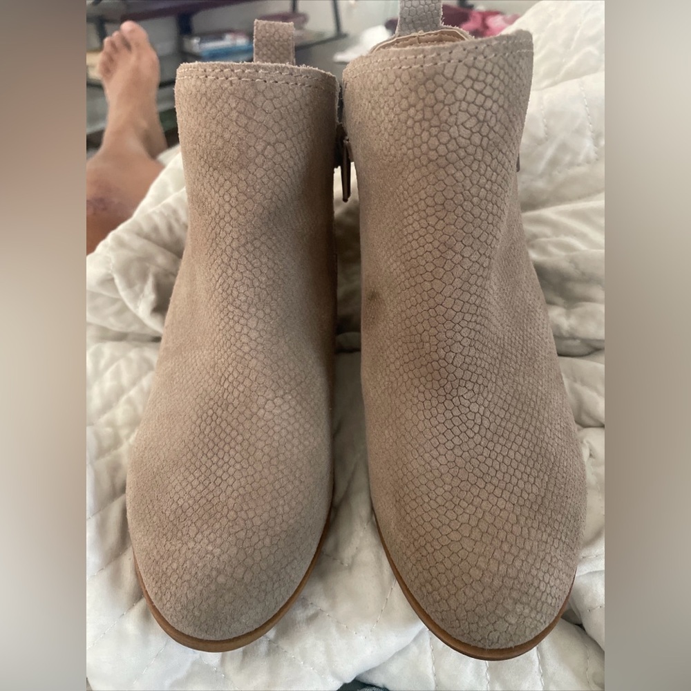 Girls booties size 1 in beige or tan lightly used